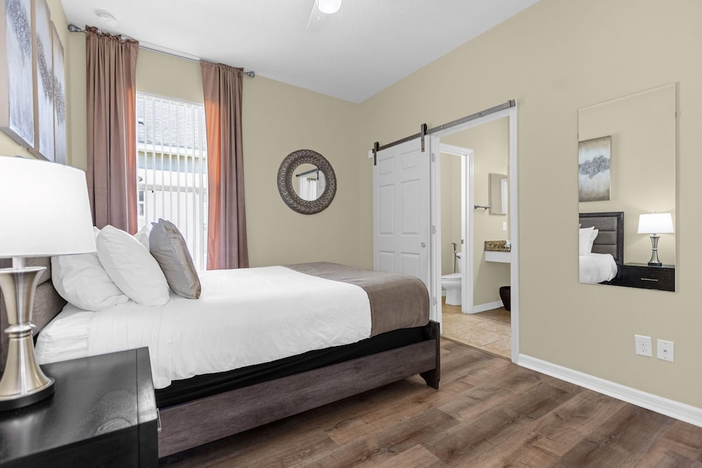 Upstay: Crystal Cove Resort Villa w/ Pool & Games