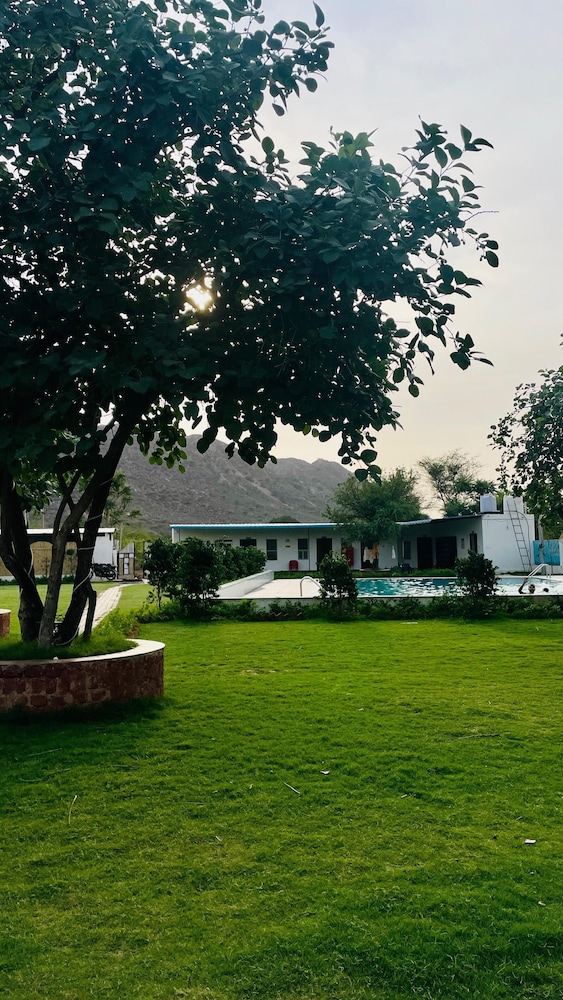 THE HILL VIEW - SWIMMING POOL & RESORT