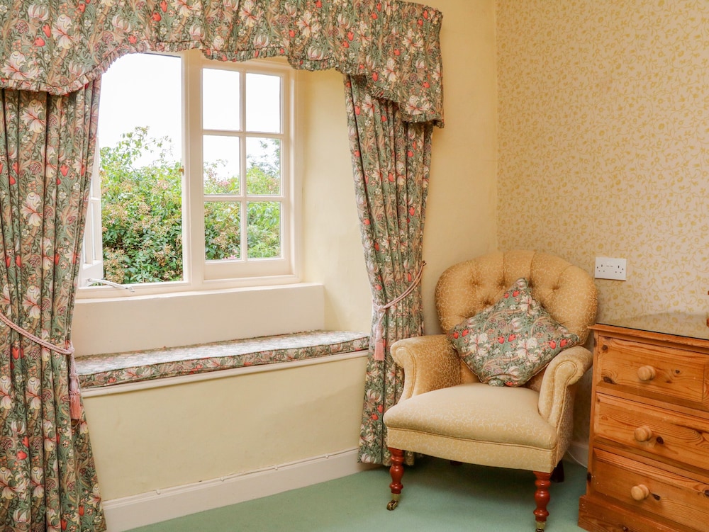Lower Farm Annexe view 2