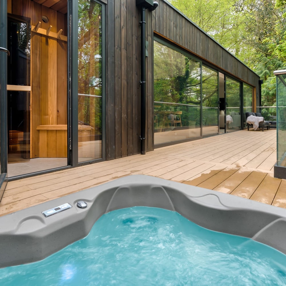 Fawns Keep - Hot Tub and Sauna Retreat view 3