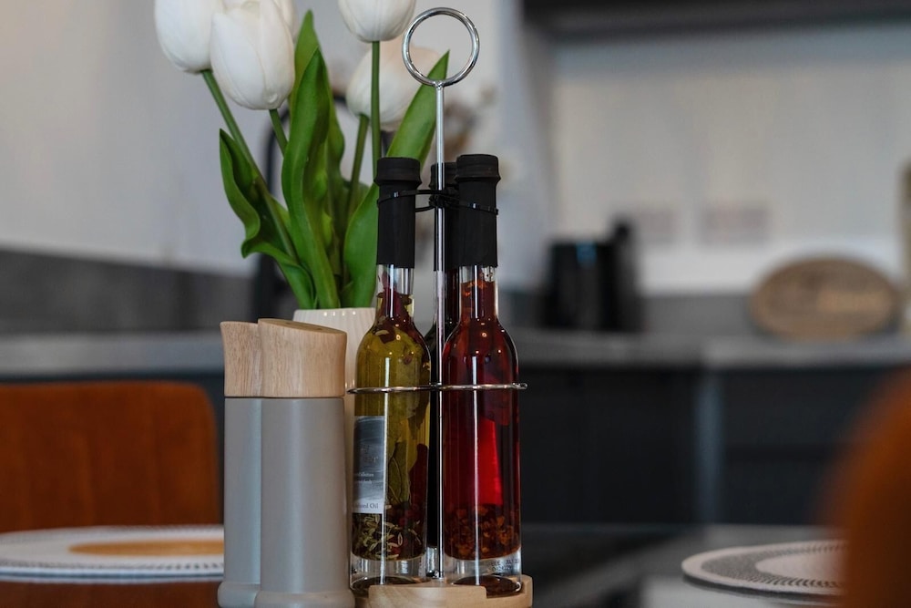 Luxe I Penthouse I Balcony I City Views I Parking I Liverpool City Center I