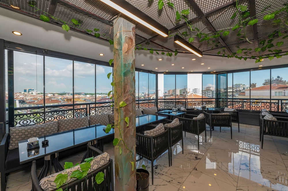 White Corner Otel - Image 31