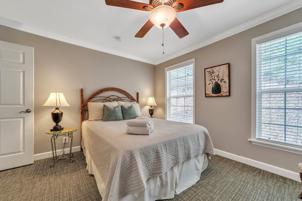 -mountain Views-great Location-near Dupont And Pisgah Forest 3 Bedroom Home by Sunscape Property Management view 5
