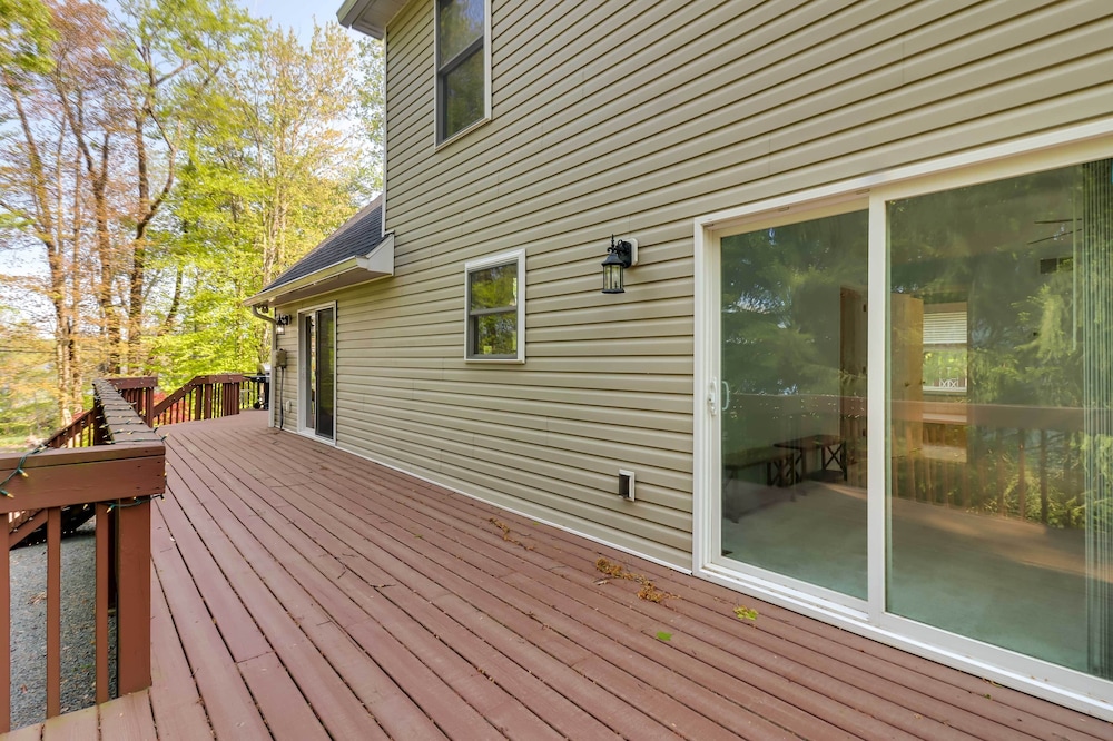 Huge Deck: Stunning Pocono Lake Vacation Rental! view 5