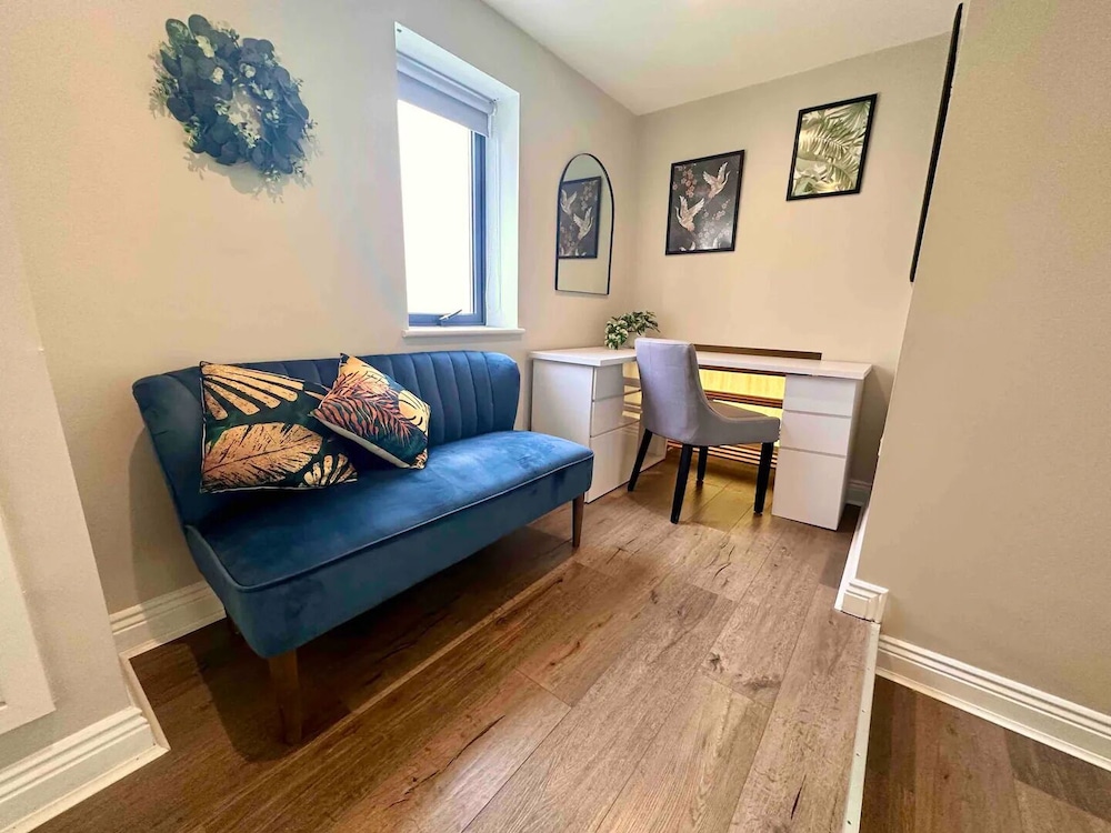 Stylish modern flat in SW London