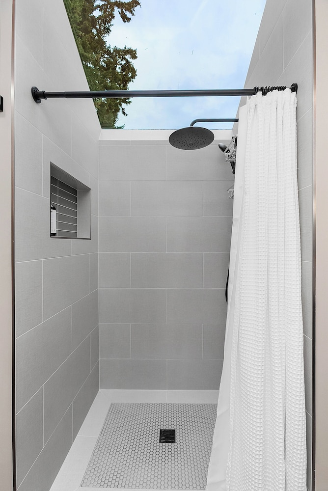 Madrona Bliss A Modern Escape