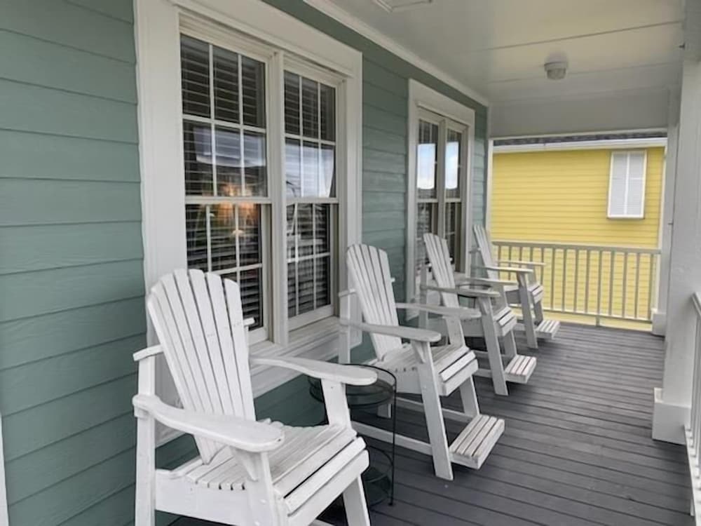 Absolute Bliss Private 4 Bedroom Home by RedAwning