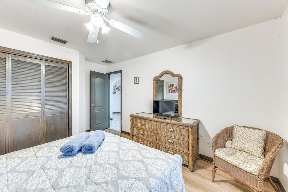 Canal-front Gem w/ Private Dock in Port Charlotte!