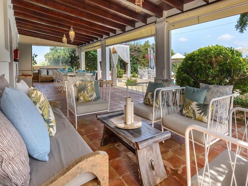 Inviting Villa With Beautiful Outdoor Area