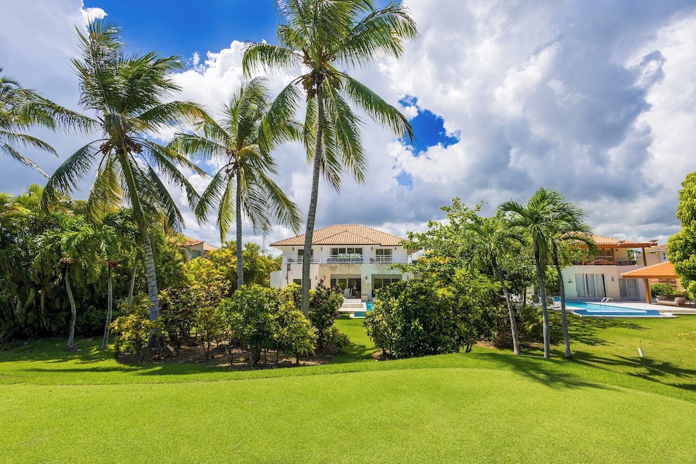 Villa Buganvilla 252 - 4BR Pool Jacuzzi Golf