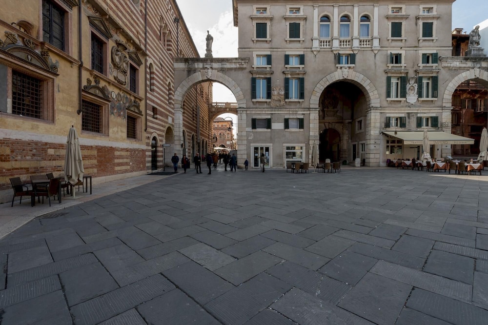in Verona With 3 Bedrooms and 3 Bathrooms
