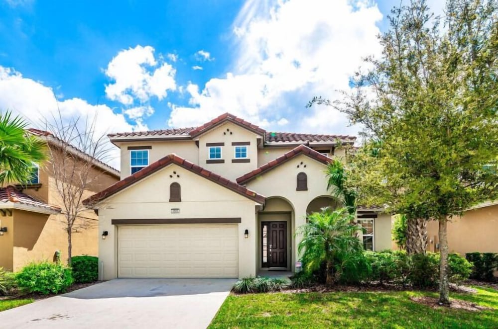 Stunner 6Br W/ South Pool, Lake View & Near Golf