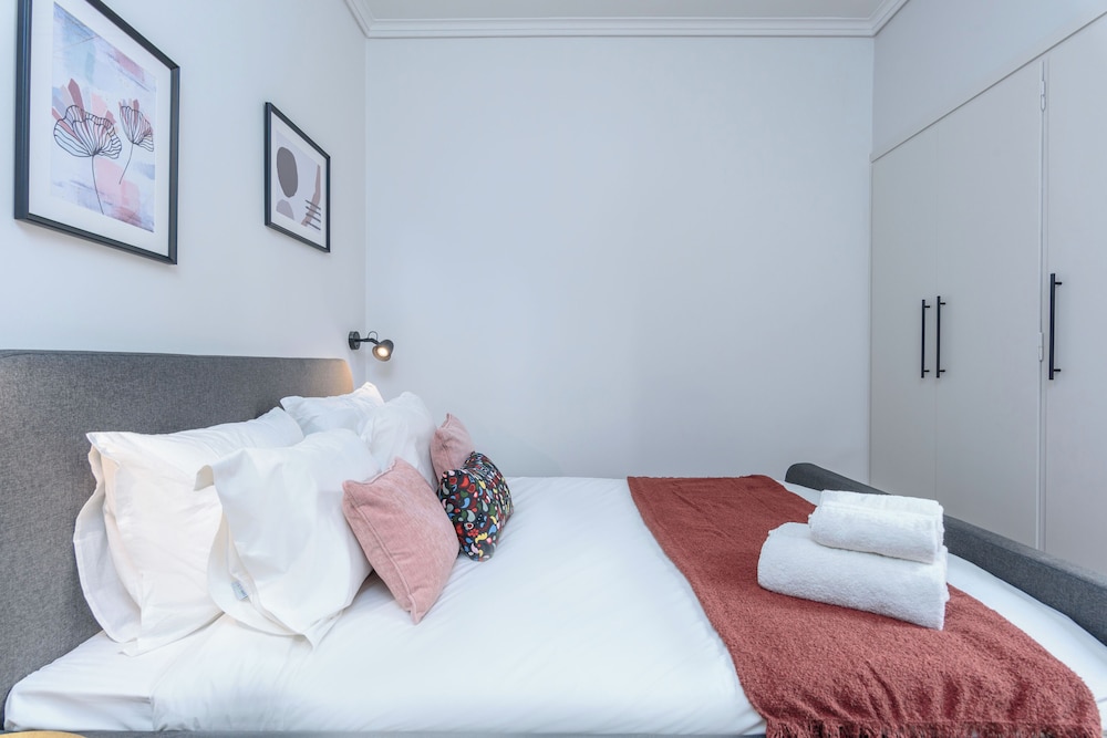 Zeus 2-Bedroom Apt with Acropolis View