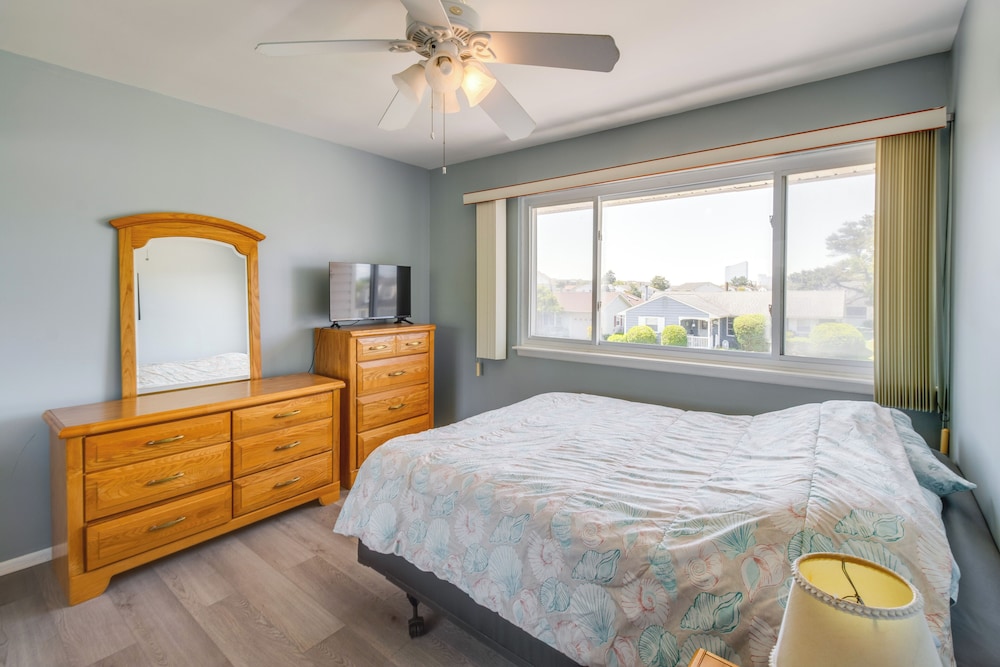 Walk to Brigantine Beach: Condo w/ Furnished Patio