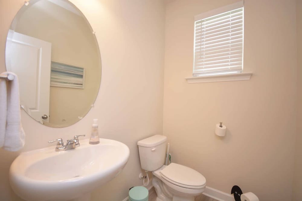 Getaway on Mclernon - Top Notch Mid Term Stay