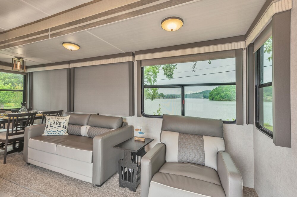 Lakeside Retreat On Neely Henry Lake 1 Bedroom Villa by RedAwning - Property Image 19