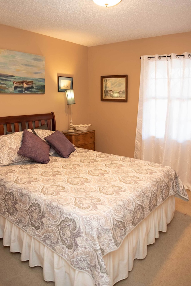 Lakefront Cottage w/ Private Hot Tub! view 5