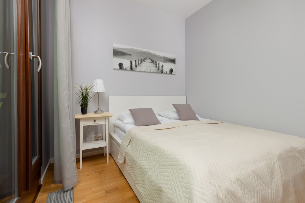 Studio With Balcony Kolejowa by Renters view 2