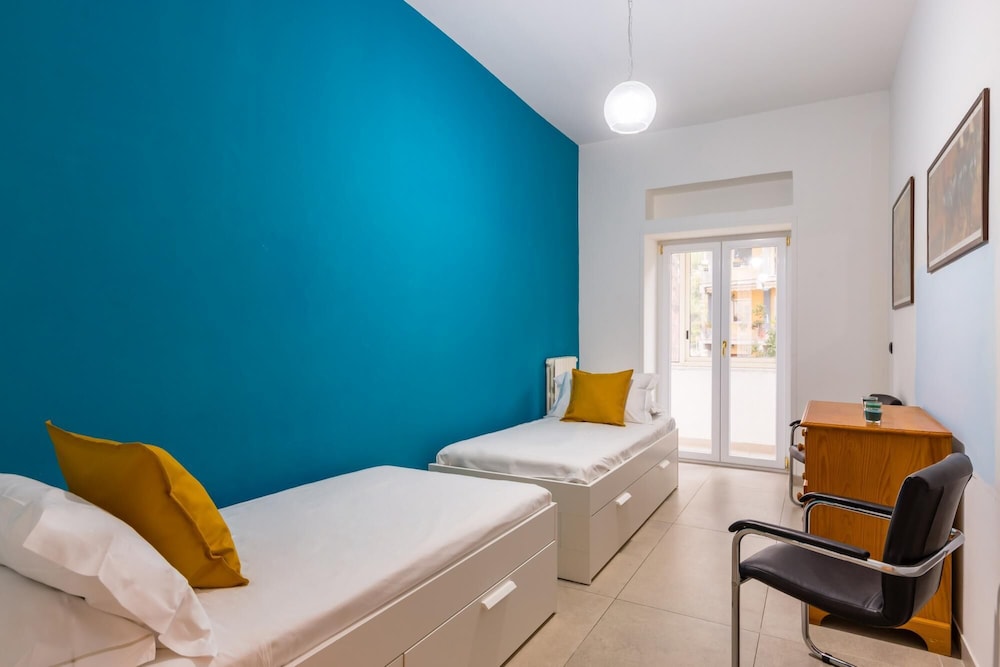 Posillipo Bright Apartment With Parking Space