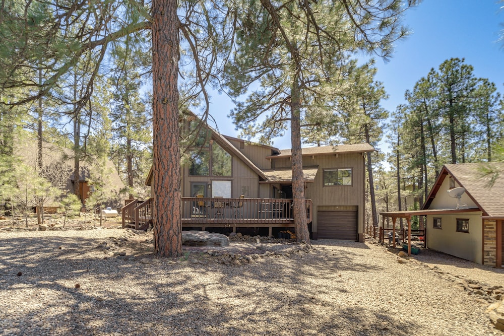 Family Friendly: Modern Cabin in Munds Park! view 2