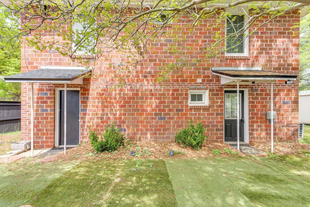 2 Mi to Dtwn Pensacola: Dog-friendly Apartment