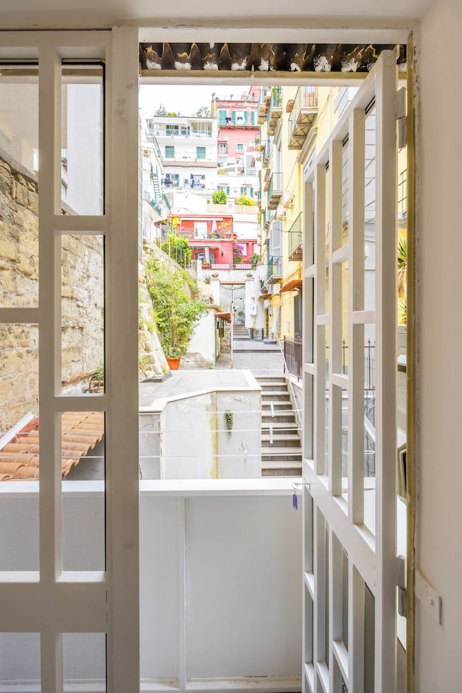 Smooth Vibes at Chiaia by Napoliapartments