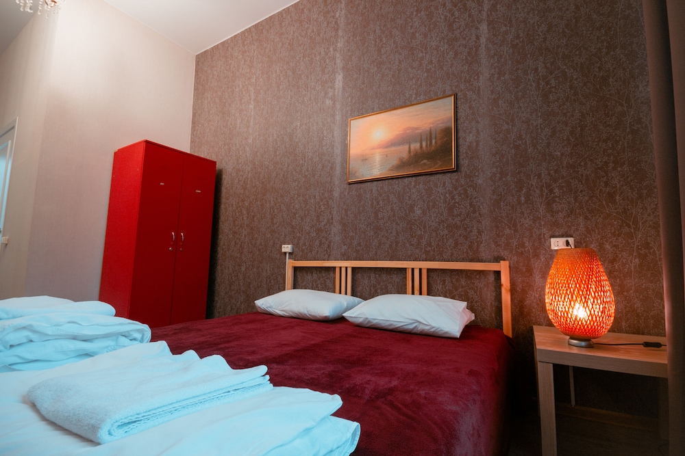 Late Breakfast Club Hotel