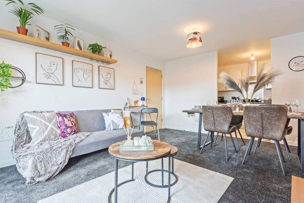 Desert Oasis Sleeps 8 With Parking