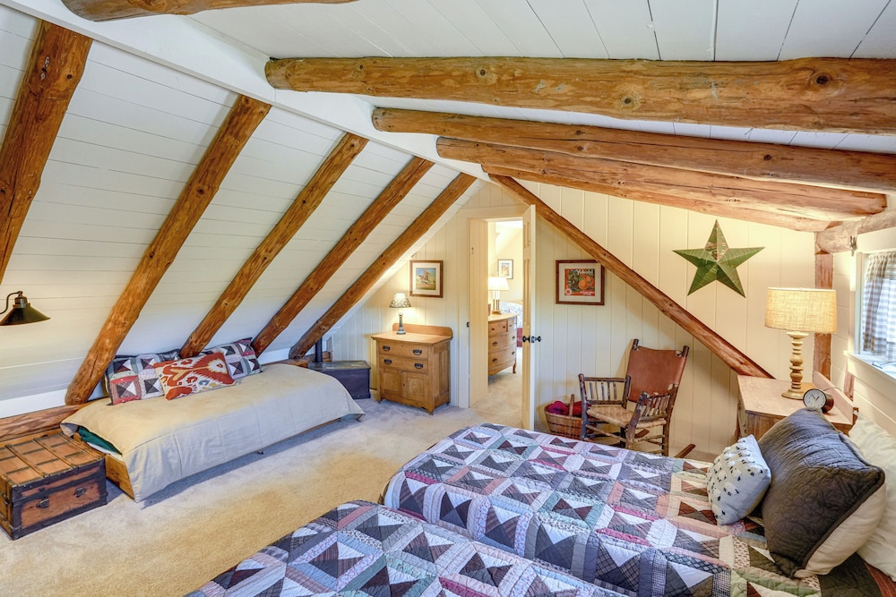 Cozy Log Cabin Near Mt Snow: Views, Modern Comfort