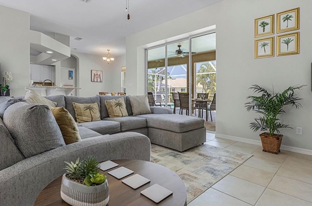 Family Friendly - Private Pool - Sleeps 10