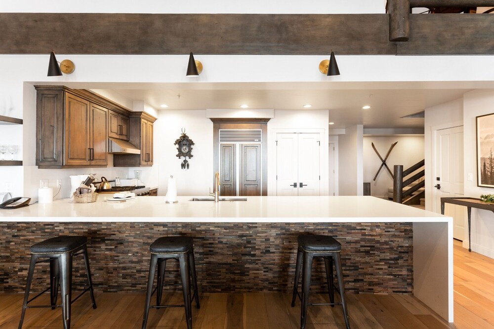 Trail's End Lodge at Deer Valley Resort - Three Bedroom Residence with Den and Spa #302 3 Condo