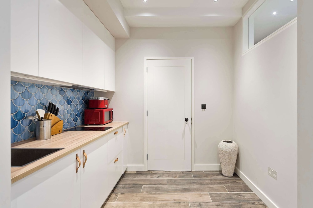 5 Bed House w/ Indoor Pool, Sauna & Private Garden - Fulham