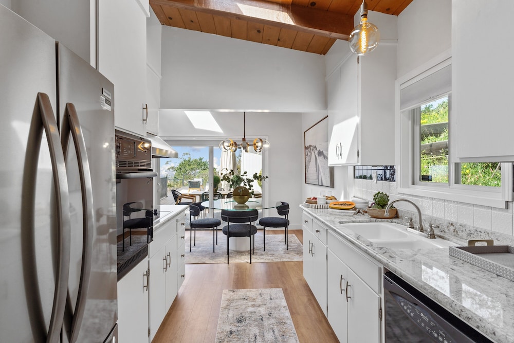 Serene Oceanview Escape With Expansive Deck 3 Bedroom Home