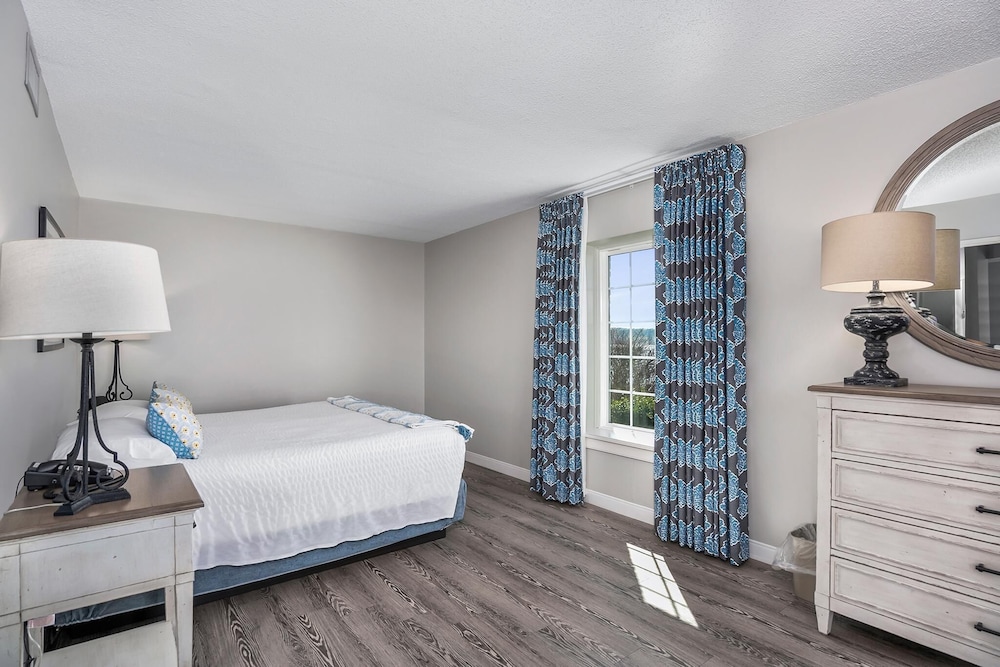 Second Floor Master Suite Bay View view 3