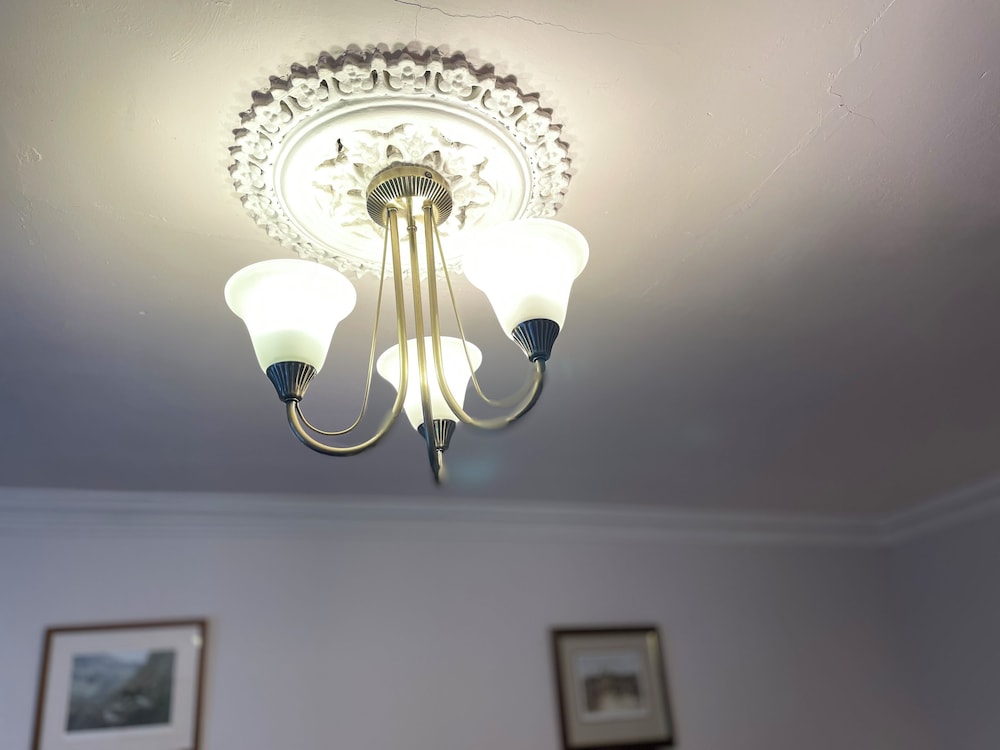 Traditional Highland Cottage Near Loch Ness-sleeps 6