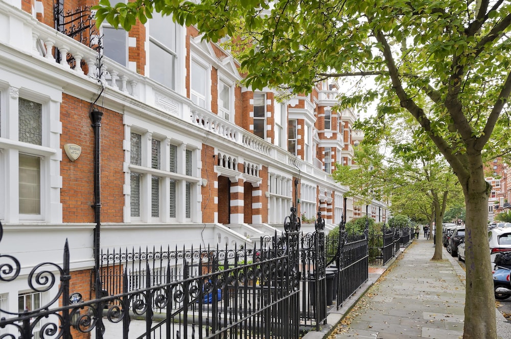 Spacious 3-bedroom Apartment in Earls Court