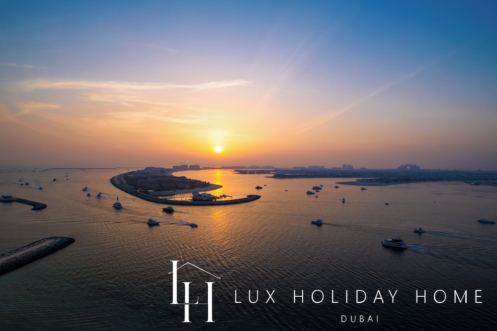 LUX The Atlantis View Luxury Beach Suite