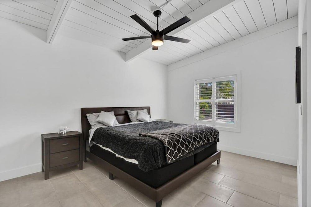 Pool House 3 Bedroom Home Victoria Park