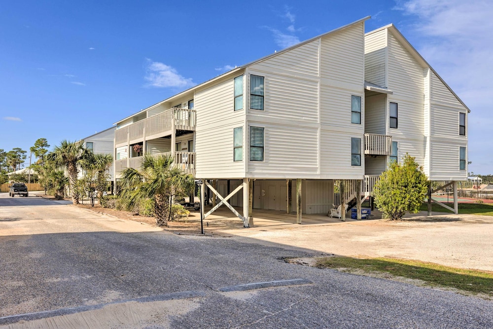 Bright & Breezy Condo - Walk to Orange Beach! view 4