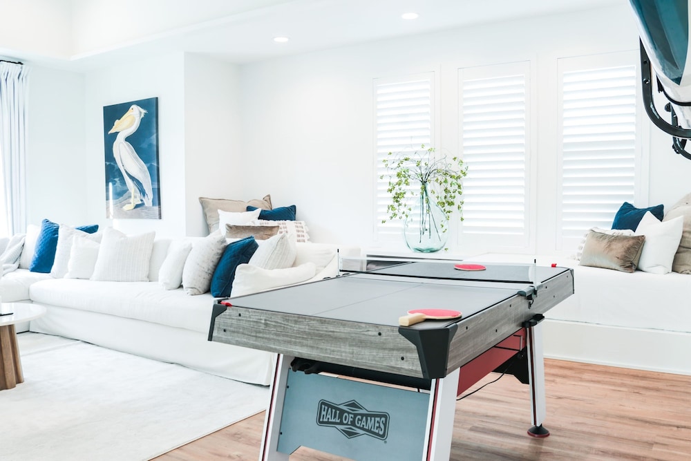 Oceans of Time by Avantstay TV Game Room 2 Pools Walk to Beach New Build