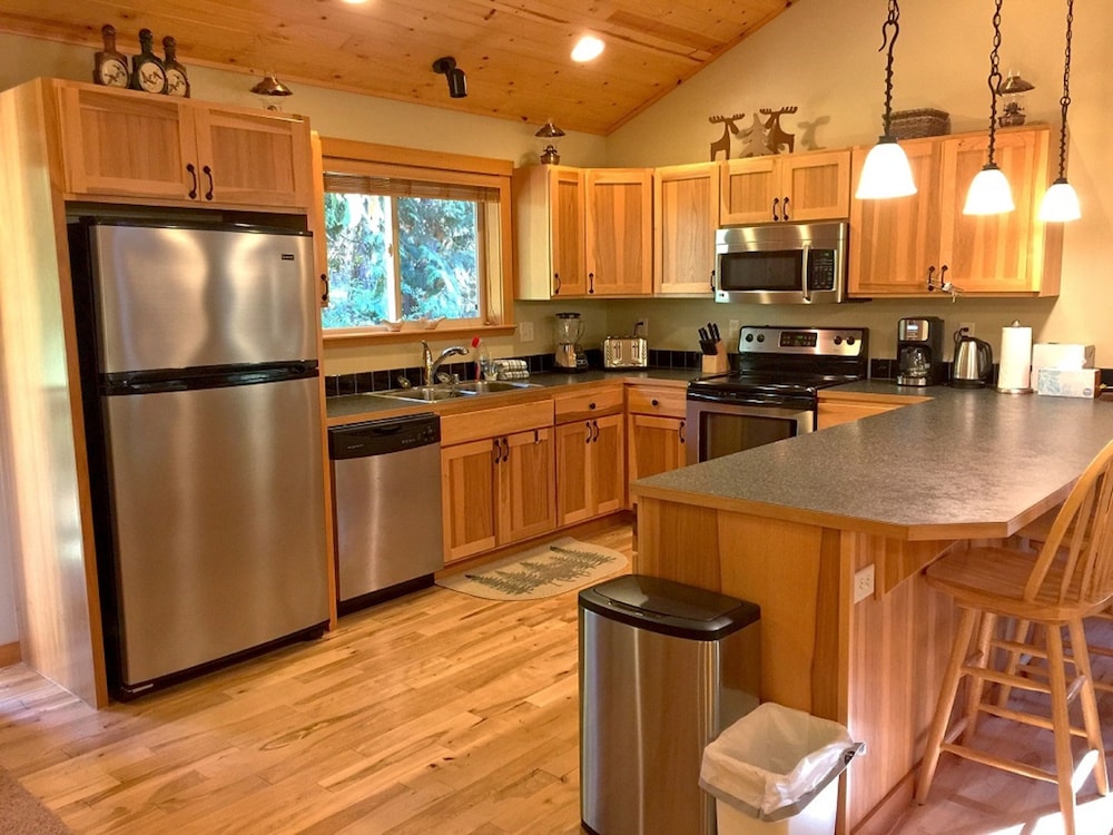 65GS - Hot Tub - Wi-Fi - Pets Ok - BBQ - Sleeps 10 view 5