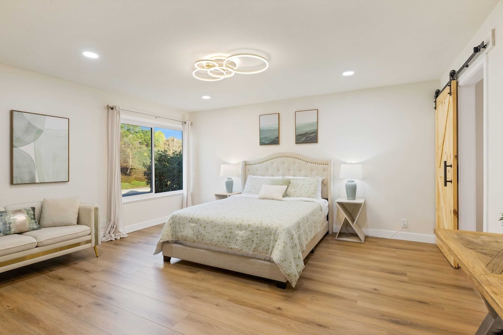 @ Marbella Lane - Cozy Gem Near Nature Trails