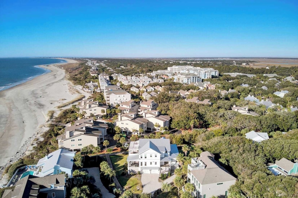 7 Beachwood East by Avantstay Steps to the Beach Ocean Views, Hot Tub, 7bdr