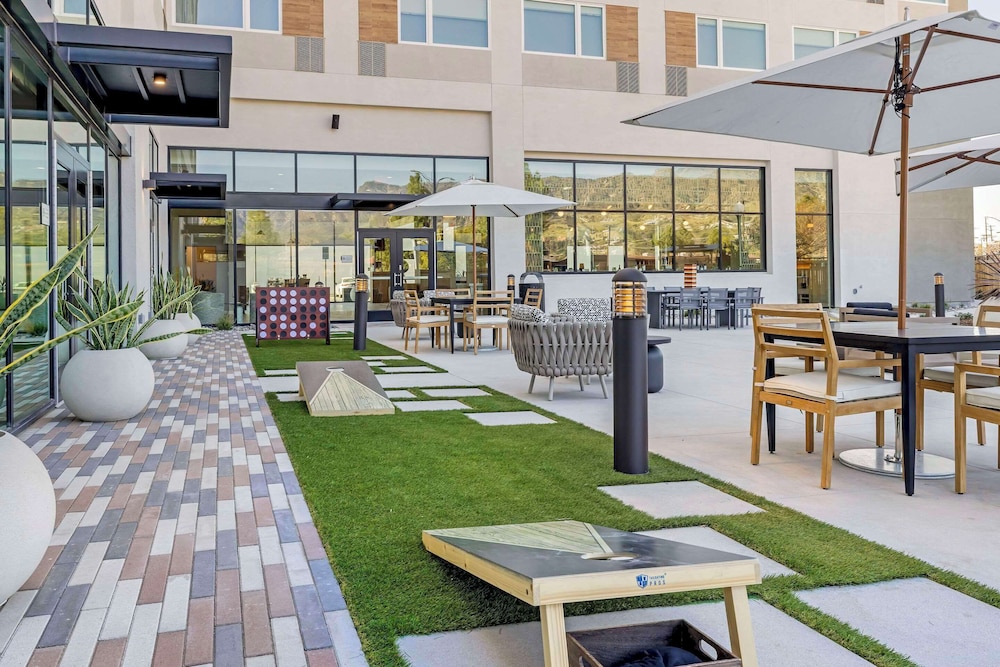 Burbank Vacations - Cambria Hotel Burbank Airport - Property Image 24