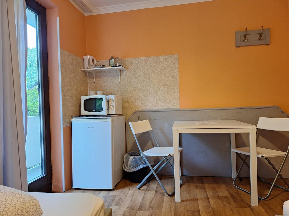 2-Rent Group Hostel Rooms AUB162