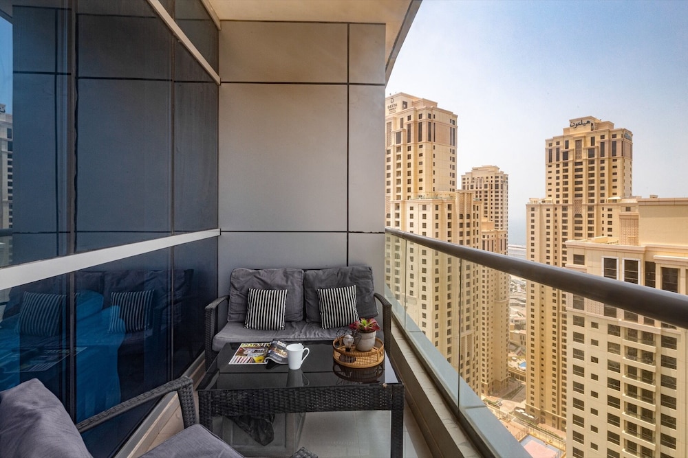 Mesmerizing 2BR Apartment in Dubai Marina