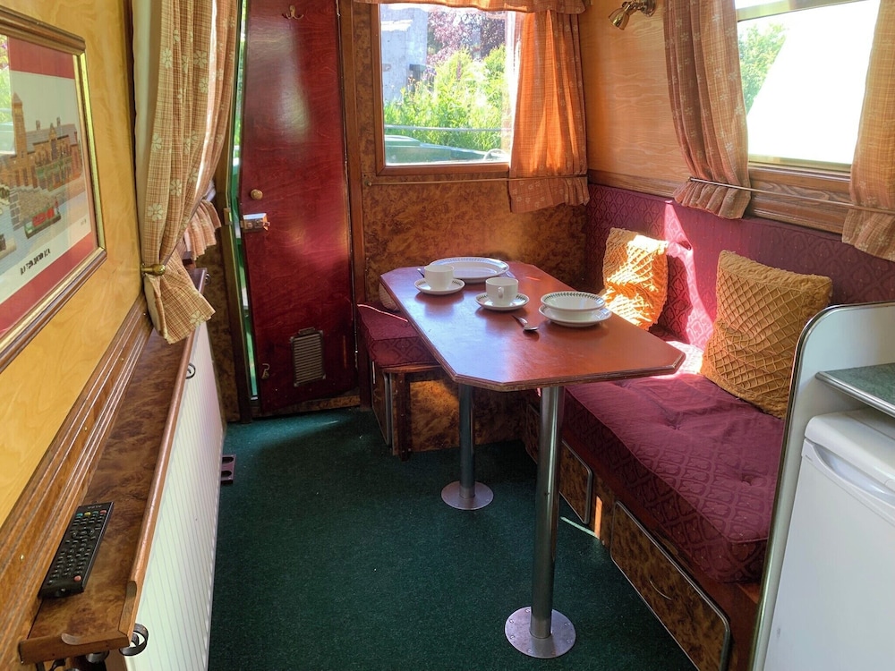 Stone - Boat - Sleeps 4 - Pet Friendly-85ws