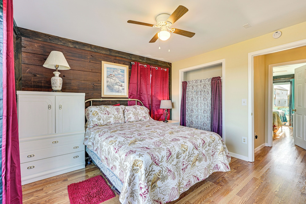 Walk to Beach: Duplex in North Topsail Beach!
