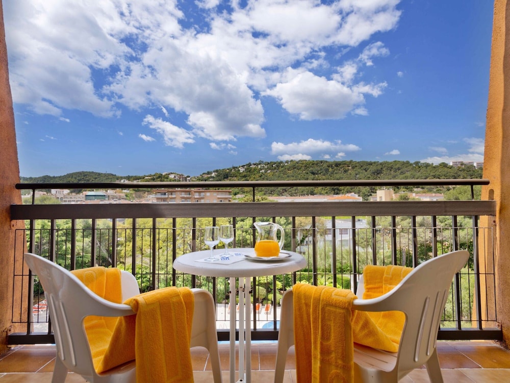 Aparthotel Tossa Park in Tossa de Mar Near Beach