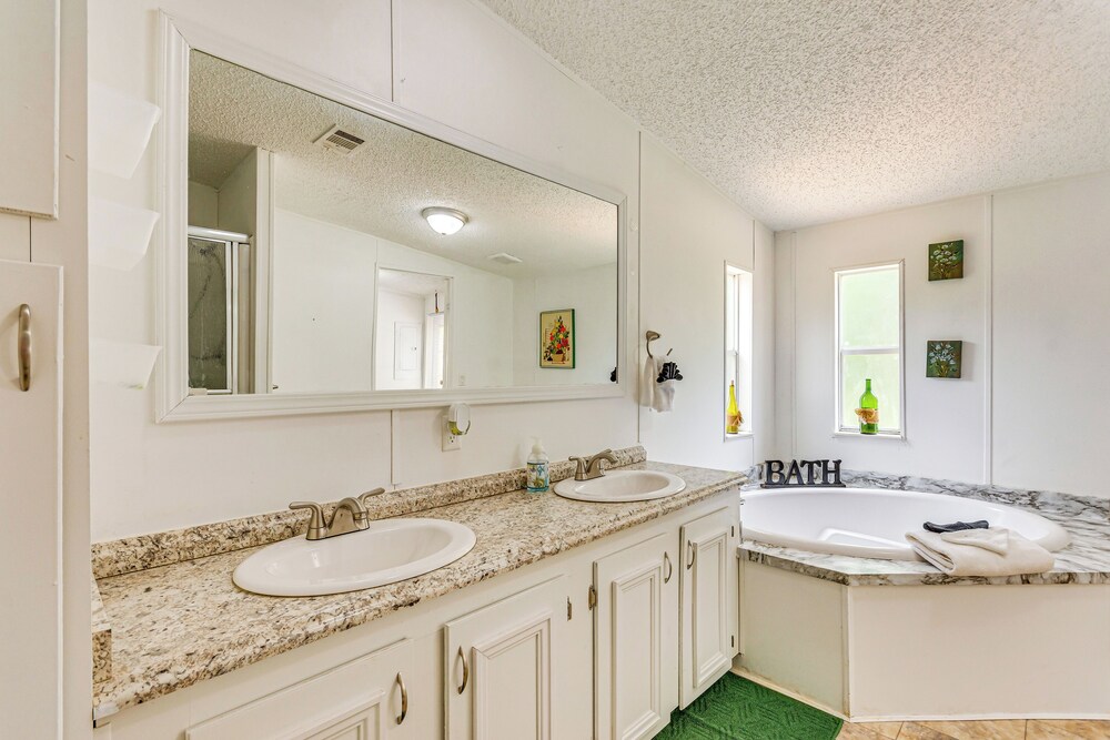 Home Near Navarre & Pensacola Beaches!